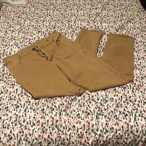 Like new! AE Khaki Pants 33 x 32